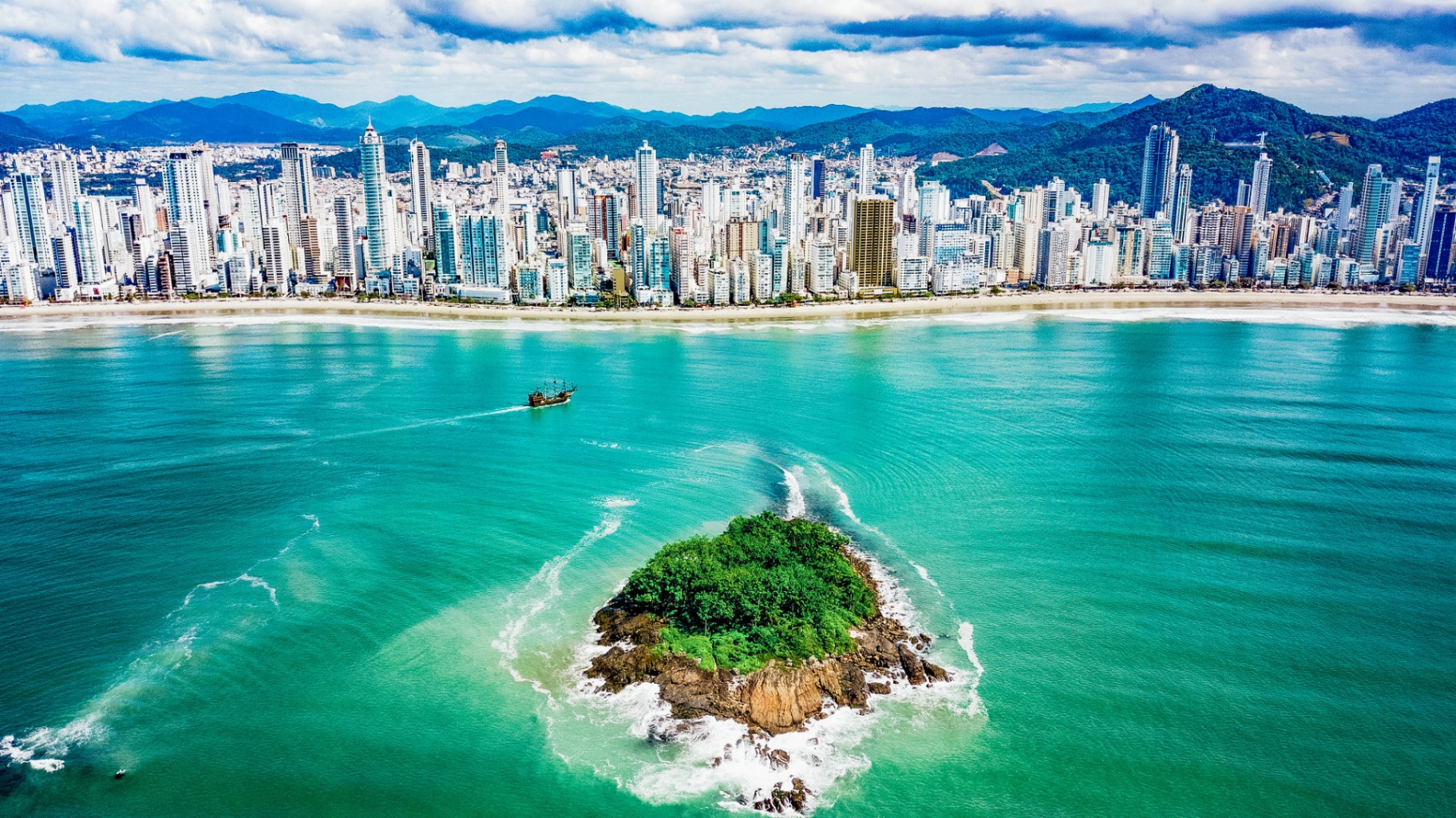 Imóveis Frente Mar em Balneário Camboriú: exclusividade, valorização e um estilo de vida único
