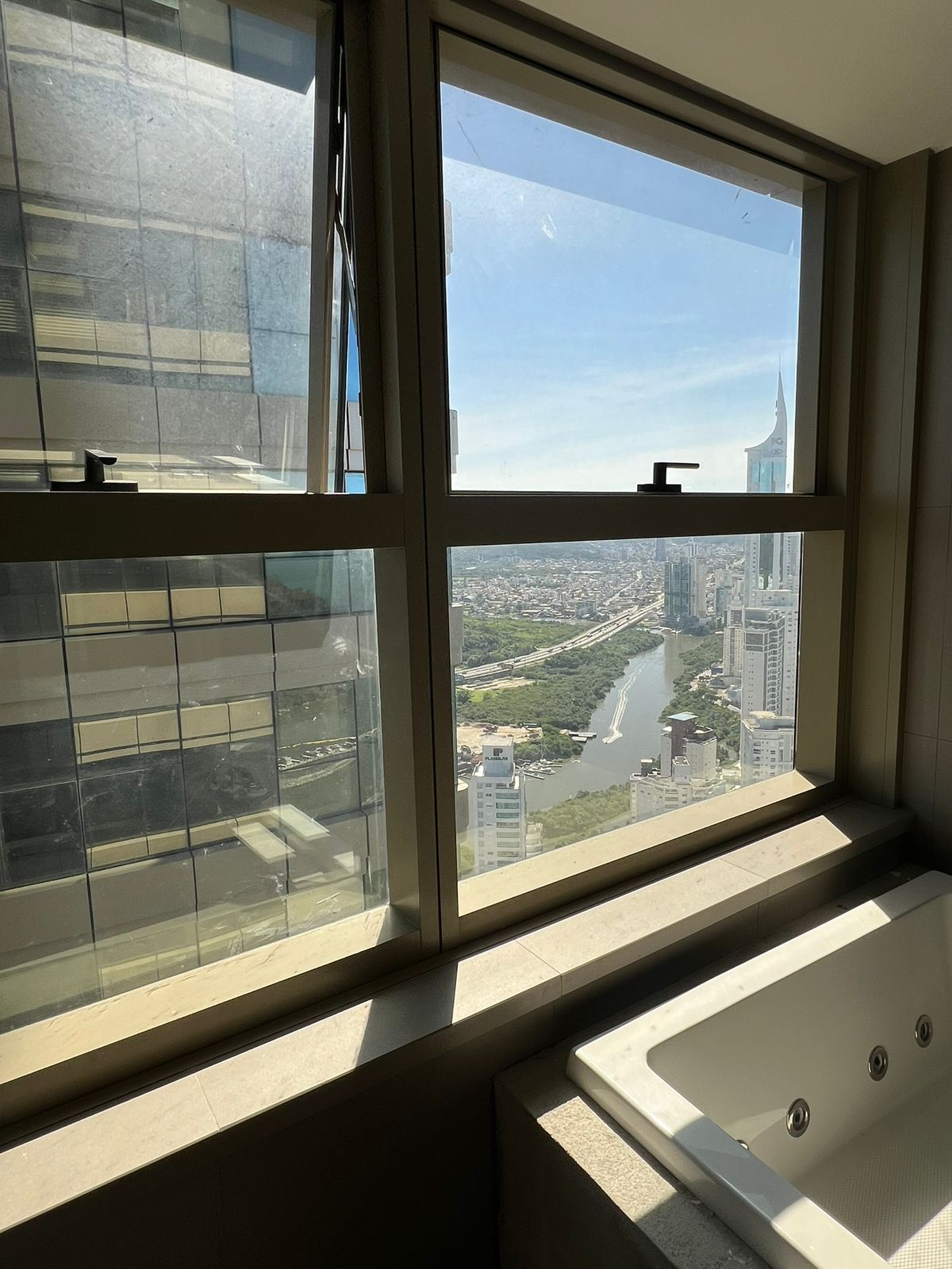 Apartamento Disponível no Yachthouse