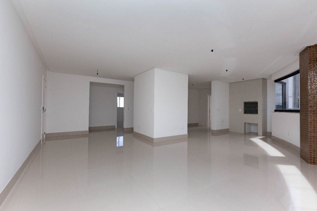 Venda de andar alto no Villa Castelli Residencial