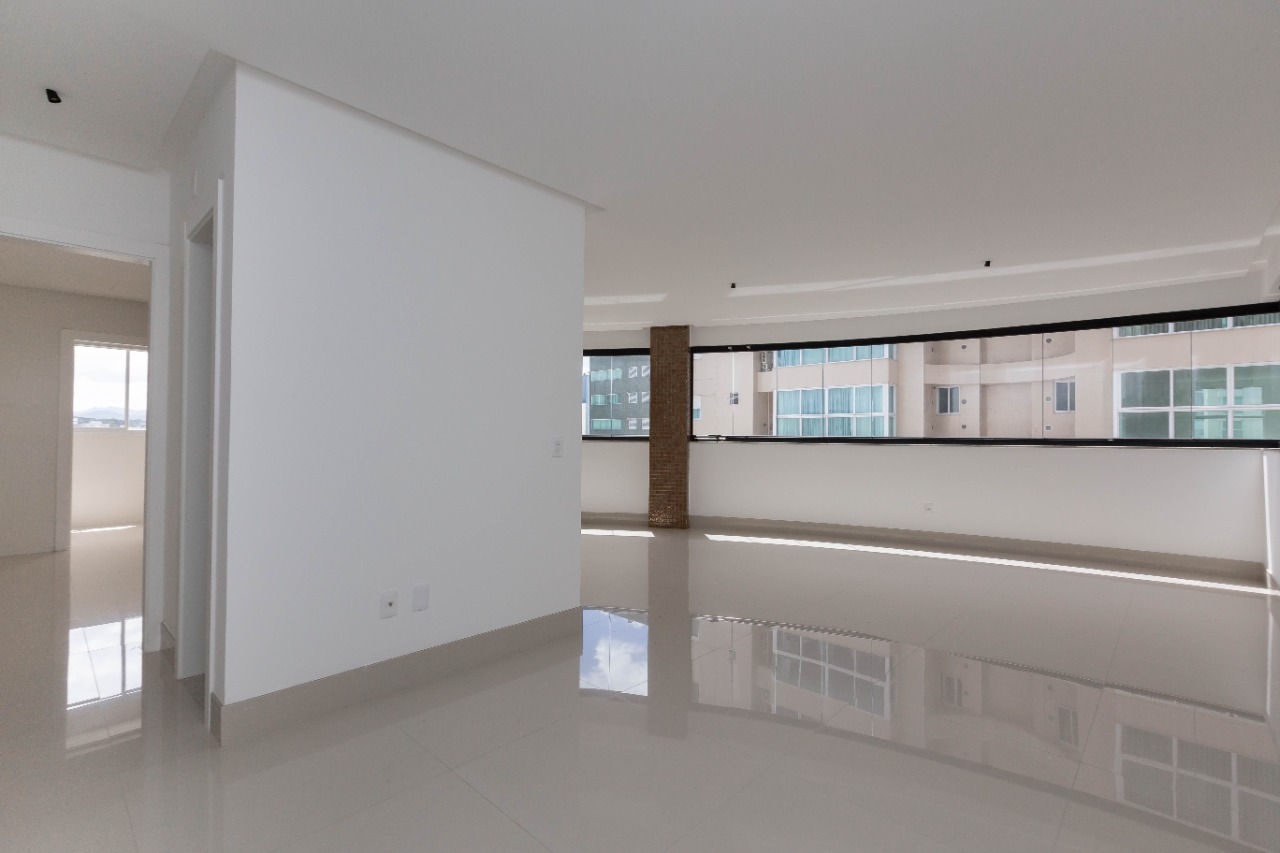 Venda de andar alto no Villa Castelli Residencial