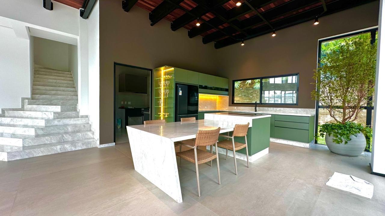 Casa Exclusiva no Condomínio Plaza