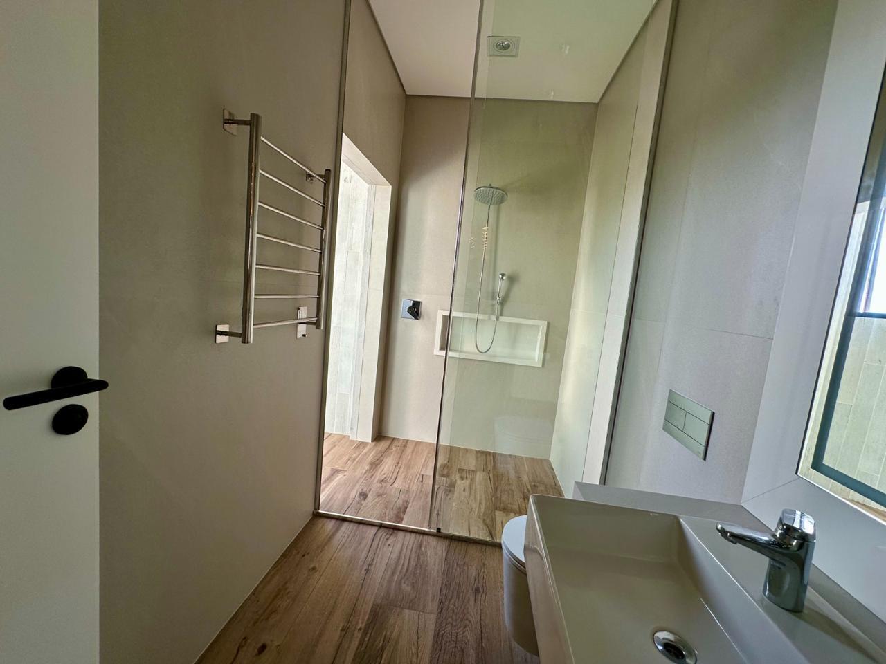 Casa Disponível à Venda no Condomínio Plaza