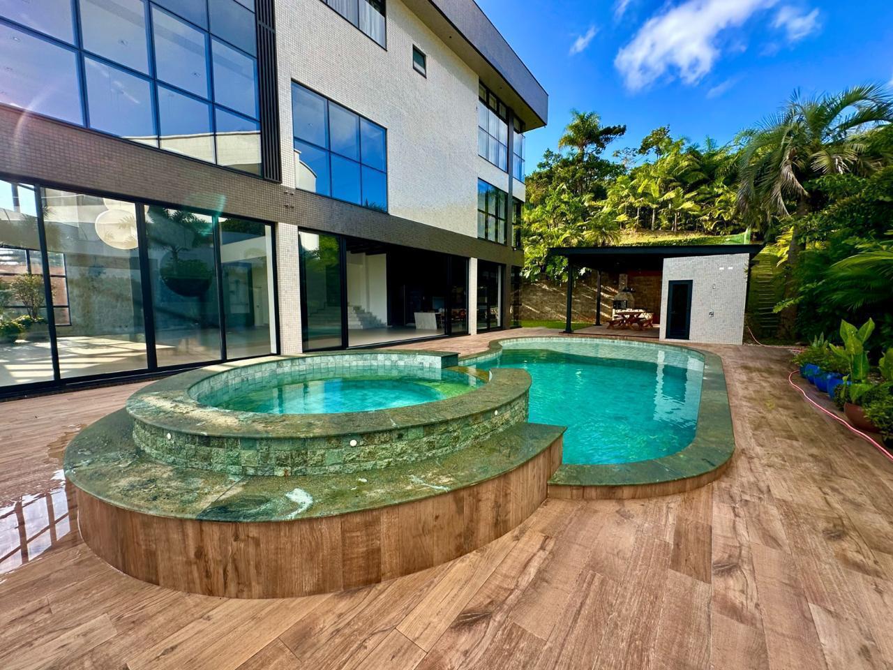 Casa Alto Padrão à Venda no Condomínio Plaza