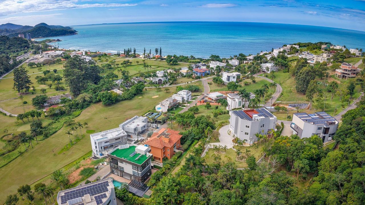 Casa à Venda Condomínio no Plaza em Itapema