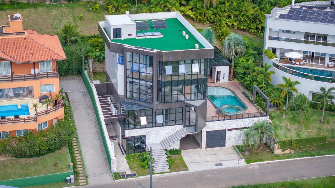 Casa à Venda Condomínio no Plaza em Itapema
