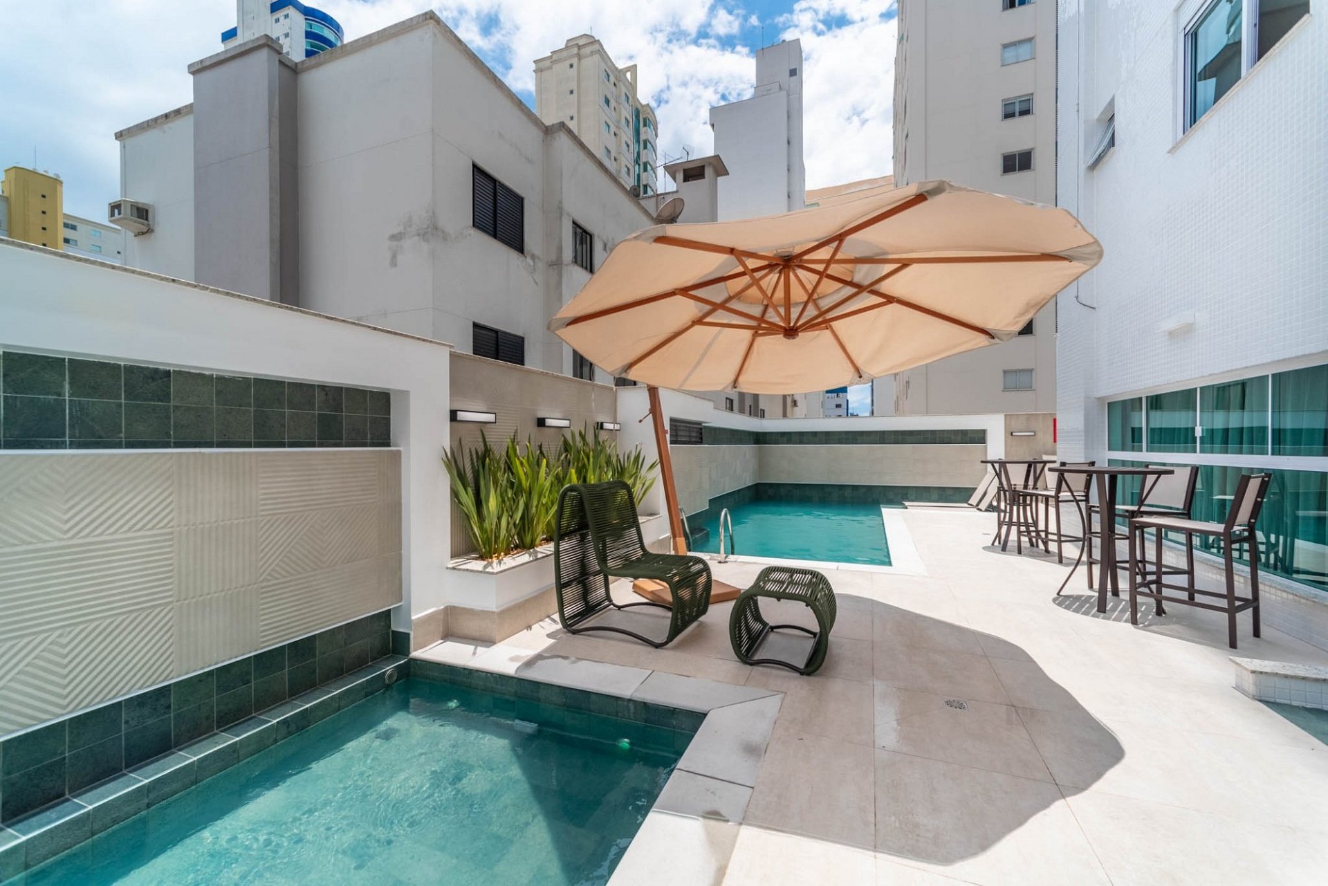 23-terraco-piscinas-4488e4a0-8f6b-411f-81ad-585557470ad9.jpg