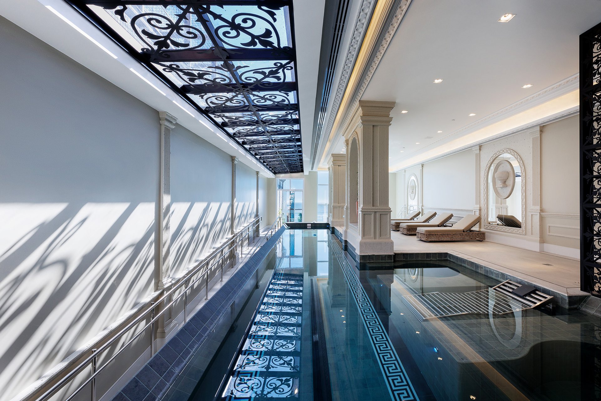 aurora-piscina-aquecida-3-0f9f9961-bf6a-4955-8c6f-d4dfe8b3bf49.jpg