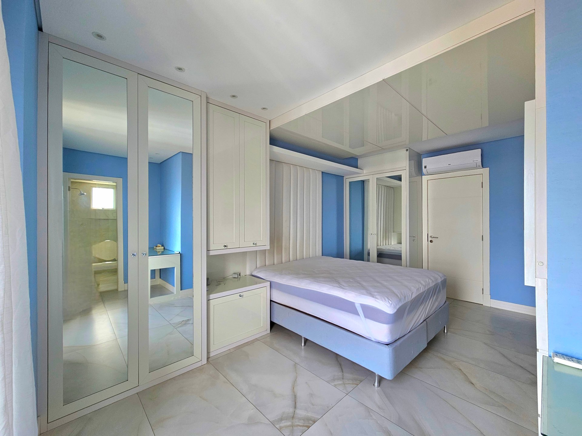 Apartamento-Duplex-4-Suítes-Edifício-Ocean-Breeze-Balneário-Camboriú