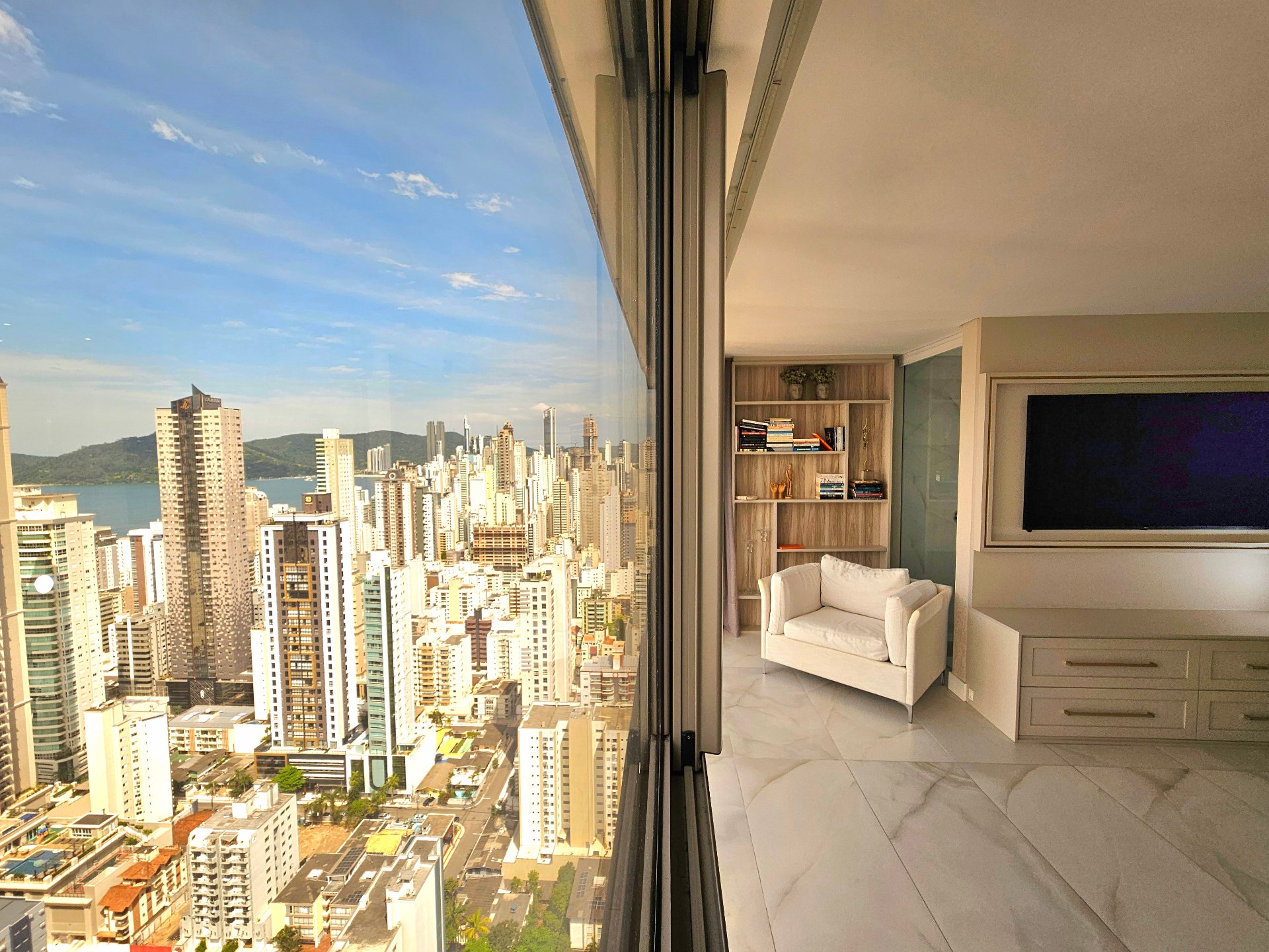Apartamento-Duplex-4-Suítes-Edifício-Ocean-Breeze-Balneário-Camboriú