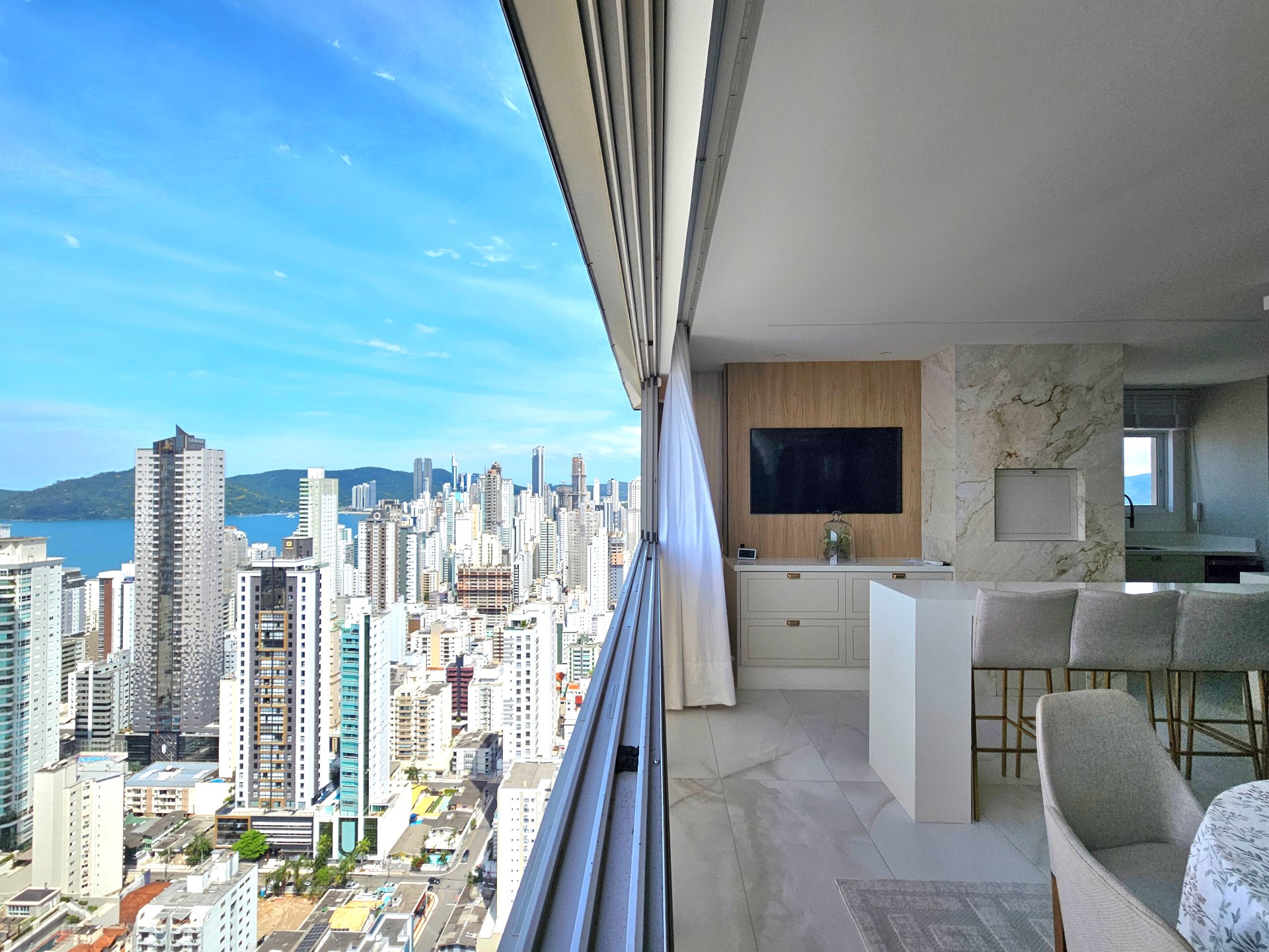 Apartamento-Duplex-4-Suítes-Edifício-Ocean-Breeze-Balneário-Camboriú