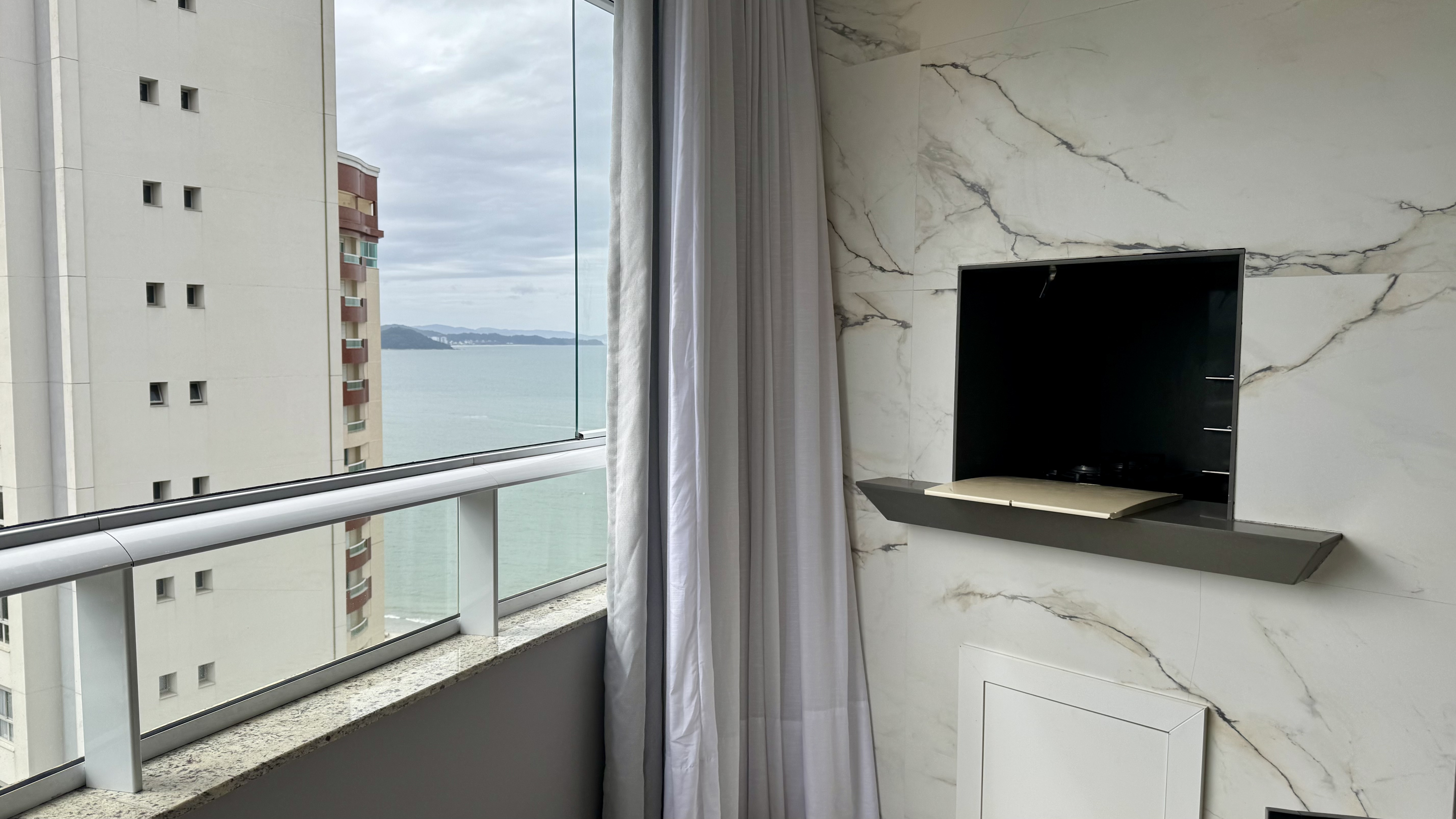 locacao-apartamento-quadra-mar-3-suites-holambra-residence-balneario-oppo-imoveis