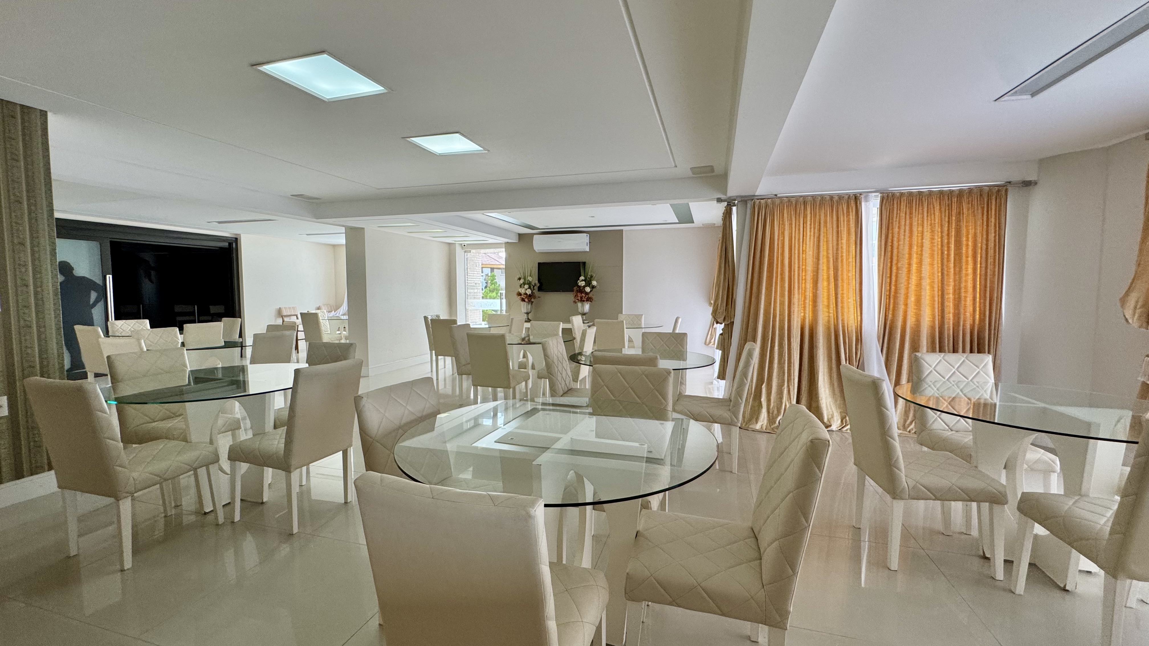 locacao-apartamento-quadra-mar-3-suites-holambra-residence-balneario-oppo-imoveis