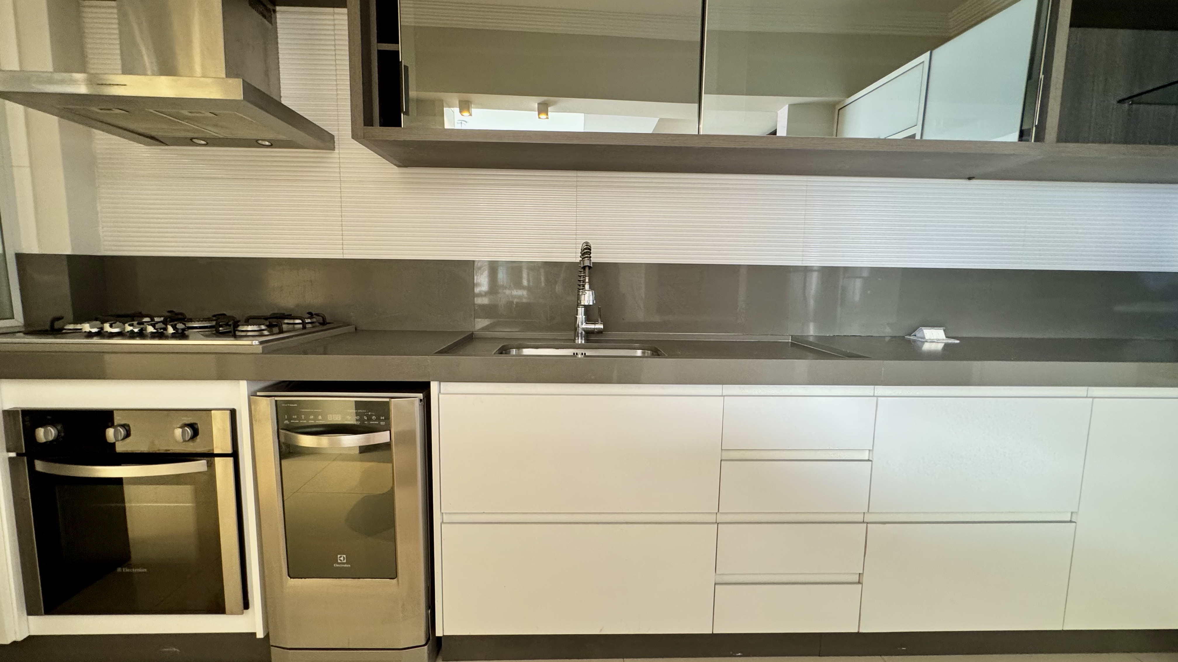 locacao-apartamento-quadra-mar-3-suites-holambra-residence-balneario-oppo-imoveis