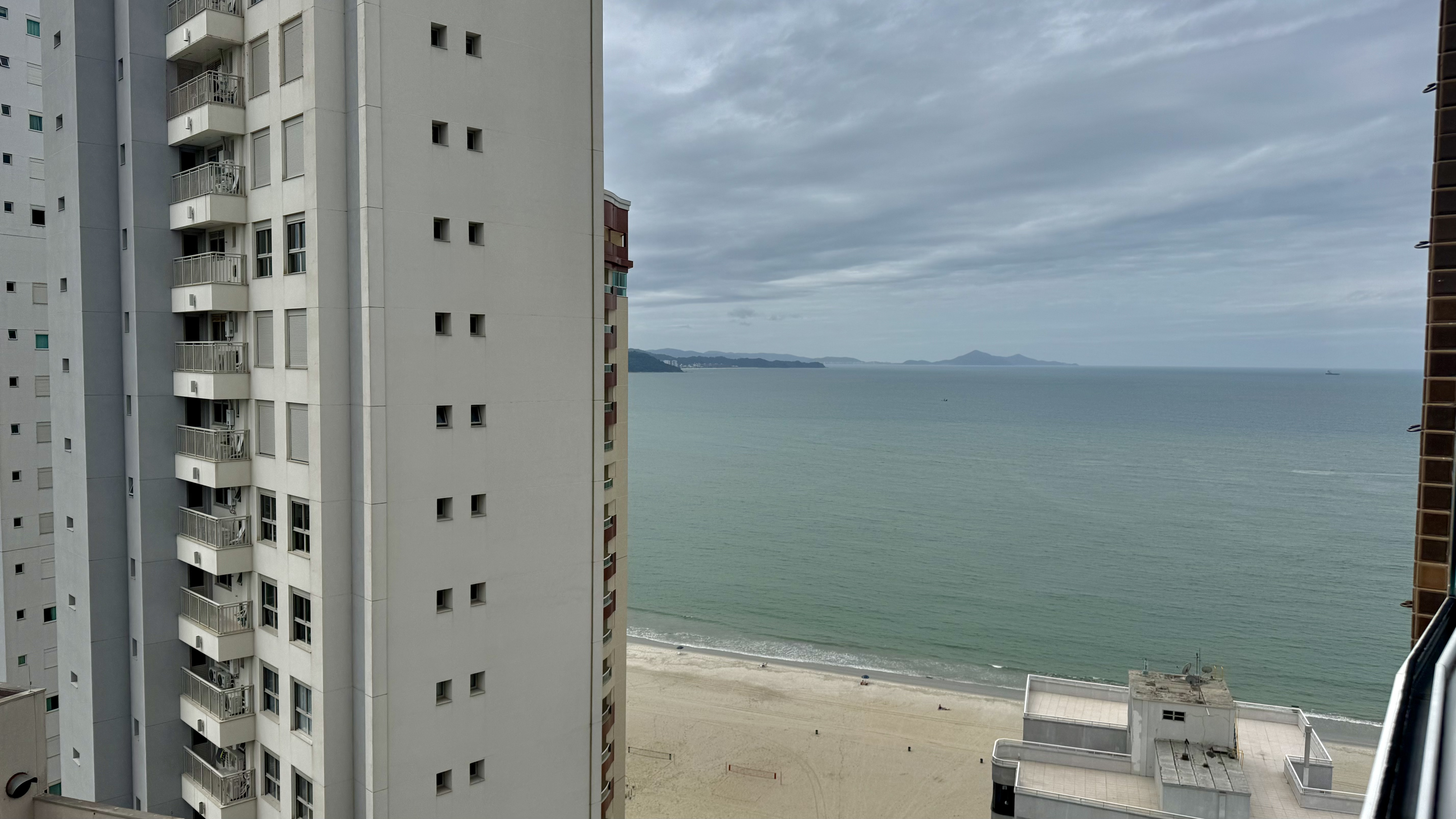 locacao-apartamento-quadra-mar-3-suites-holambra-residence-balneario-oppo-imoveis