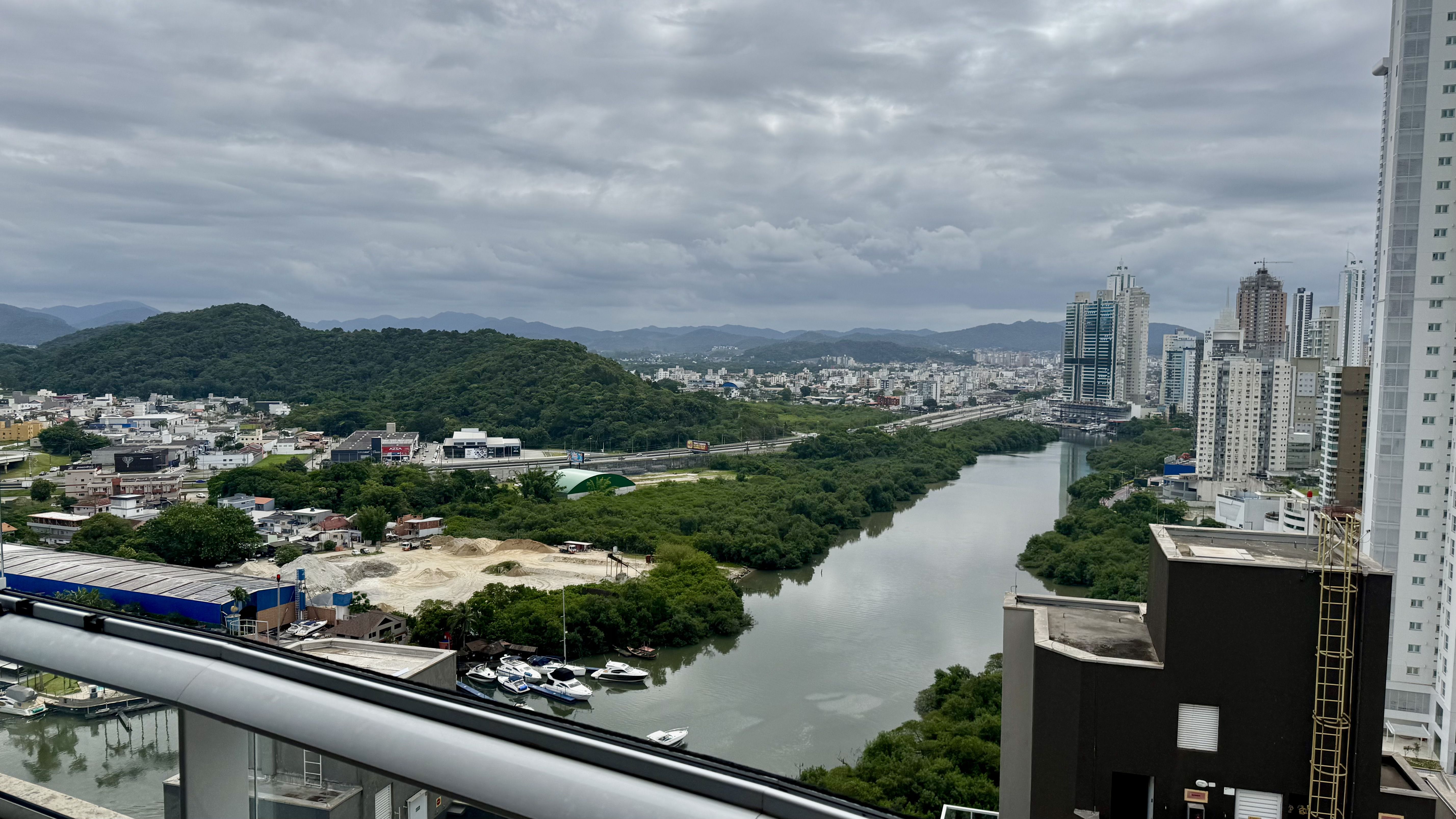 locacao-apartamento-quadra-mar-3-suites-holambra-residence-balneario-oppo-imoveis