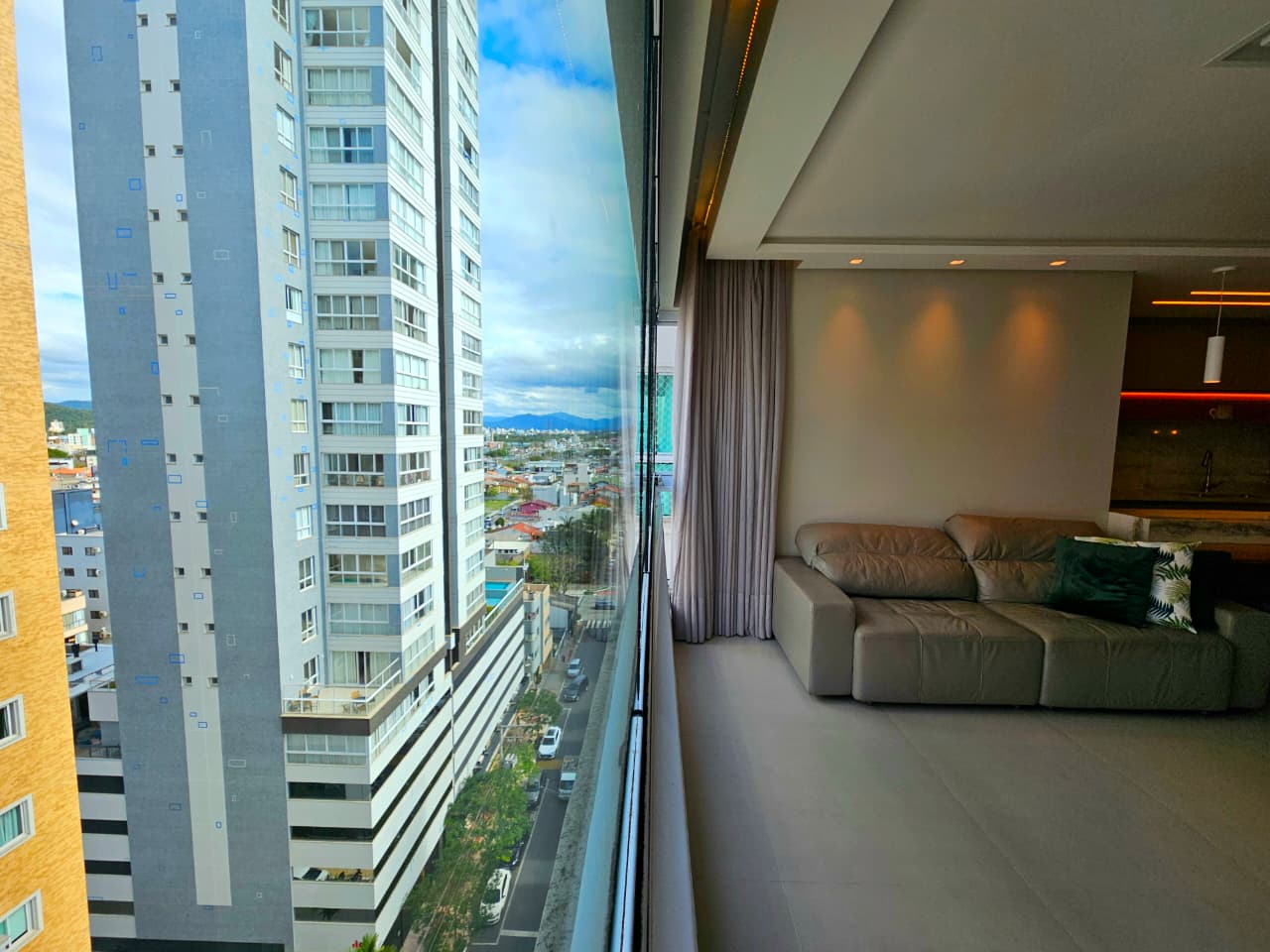 Edificio Villaggio del Mare-3 Suítes-Balneário Camboriú-centro