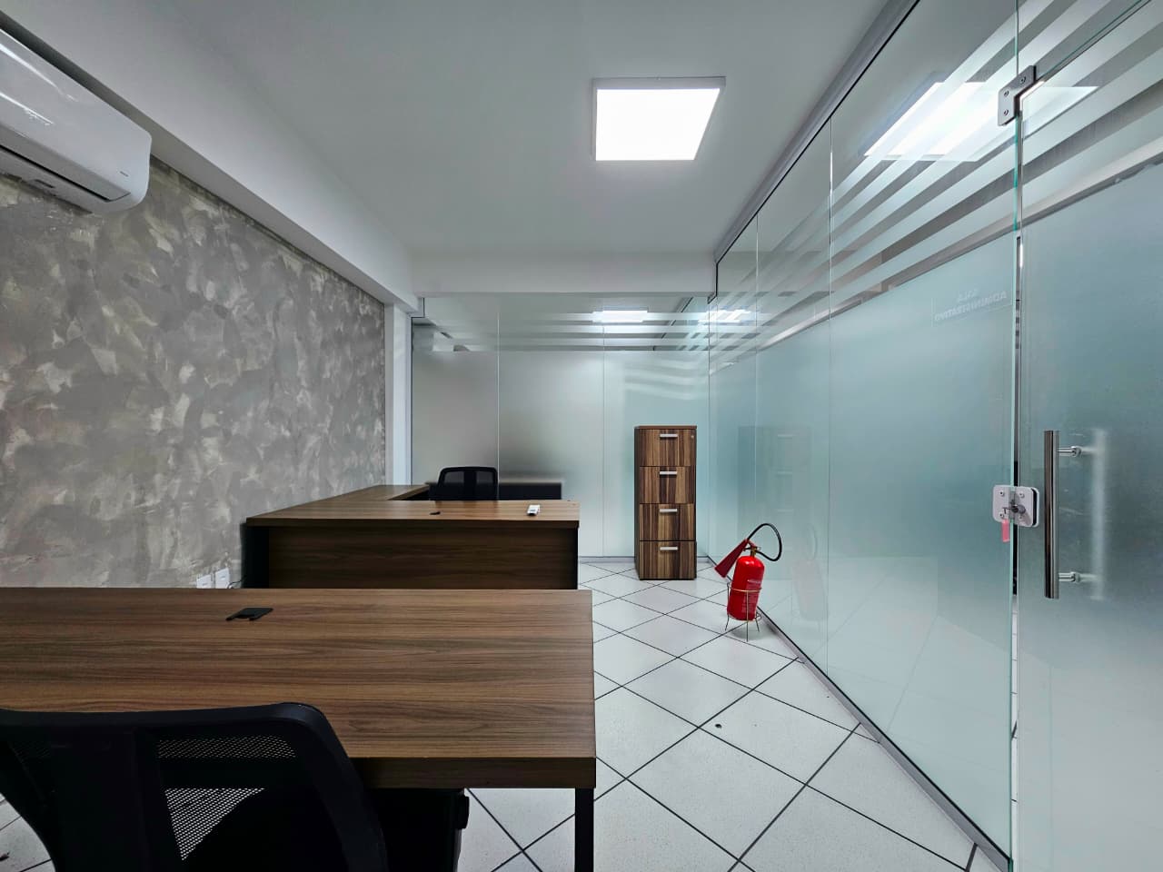 locação-sala-comercial-mobiliada-300m-itajai-oppo-imoveis