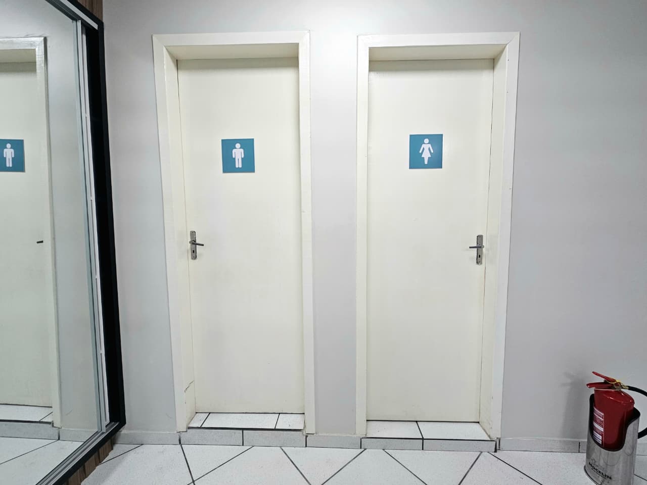 locação-sala-comercial-mobiliada-300m-itajai-oppo-imoveis