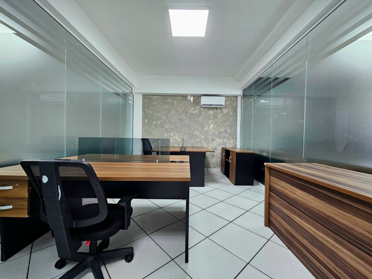 locação-sala-comercial-mobiliada-300m-itajai-oppo-imoveis