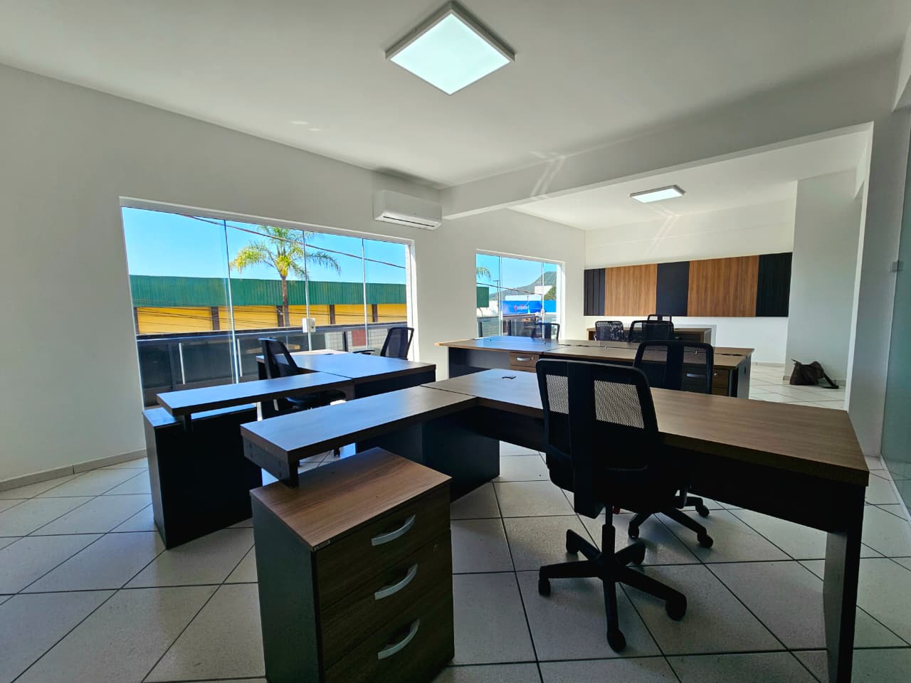 locação-sala-comercial-mobiliada-300m-itajai-oppo-imoveis