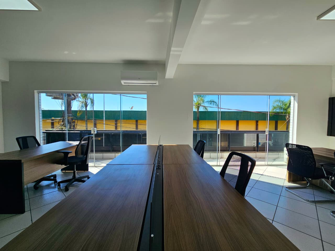 locação-sala-comercial-mobiliada-300m-itajai-oppo-imoveis