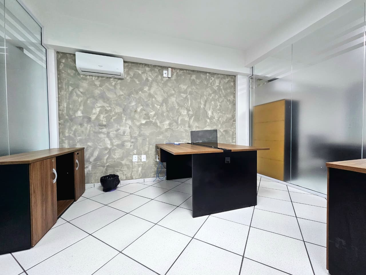 locação-sala-comercial-mobiliada-300m-itajai-oppo-imoveis