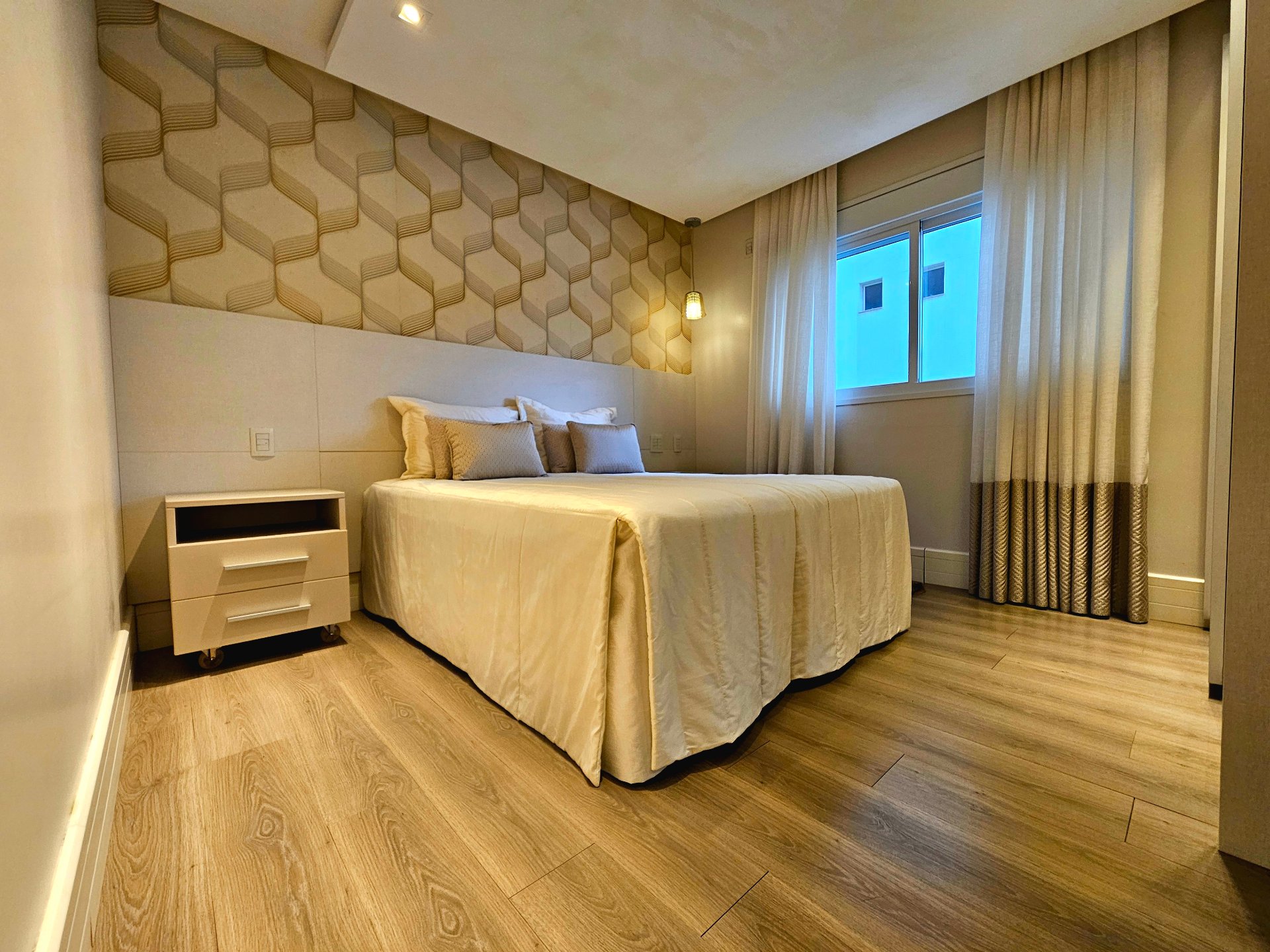 apartamento-frente-mar-ibiza-towers-4 suites-barra-sul-bc-oppo-imoveis