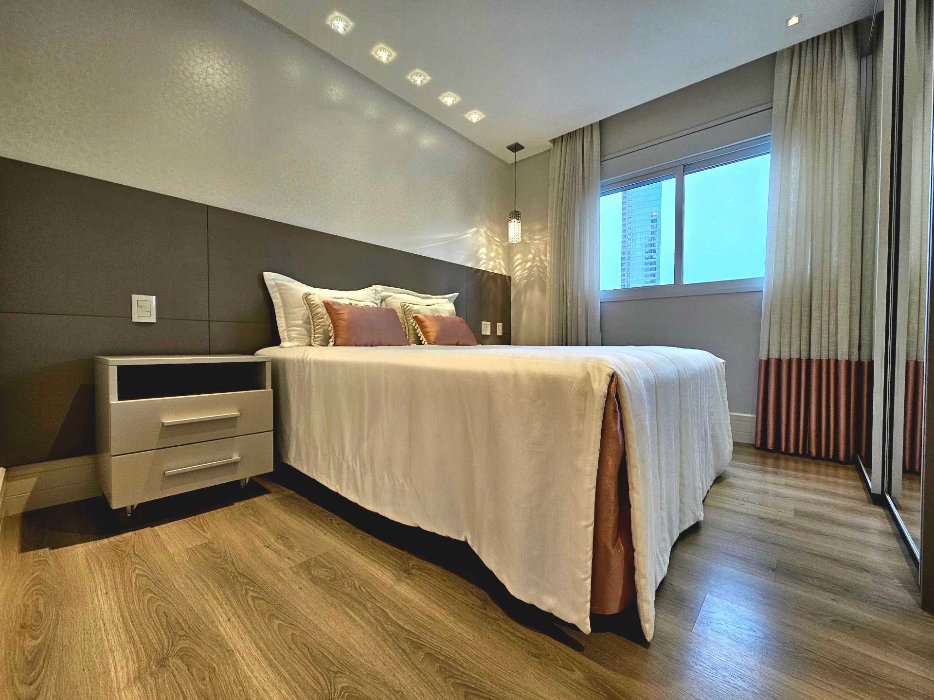 apartamento-frente-mar-ibiza-towers-4 suites-barra-sul-bc-oppo-imoveis