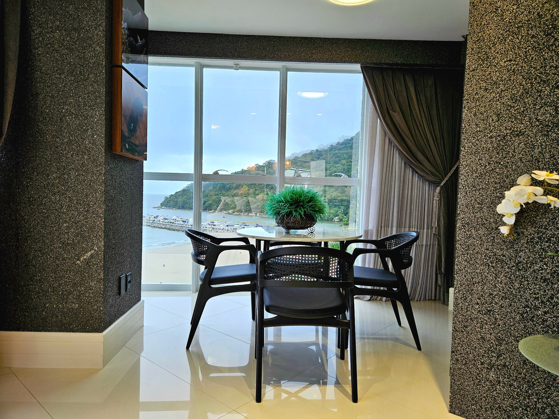 apartamento-frente-mar-ibiza-towers-4 suites-barra-sul-bc-oppo-imoveis