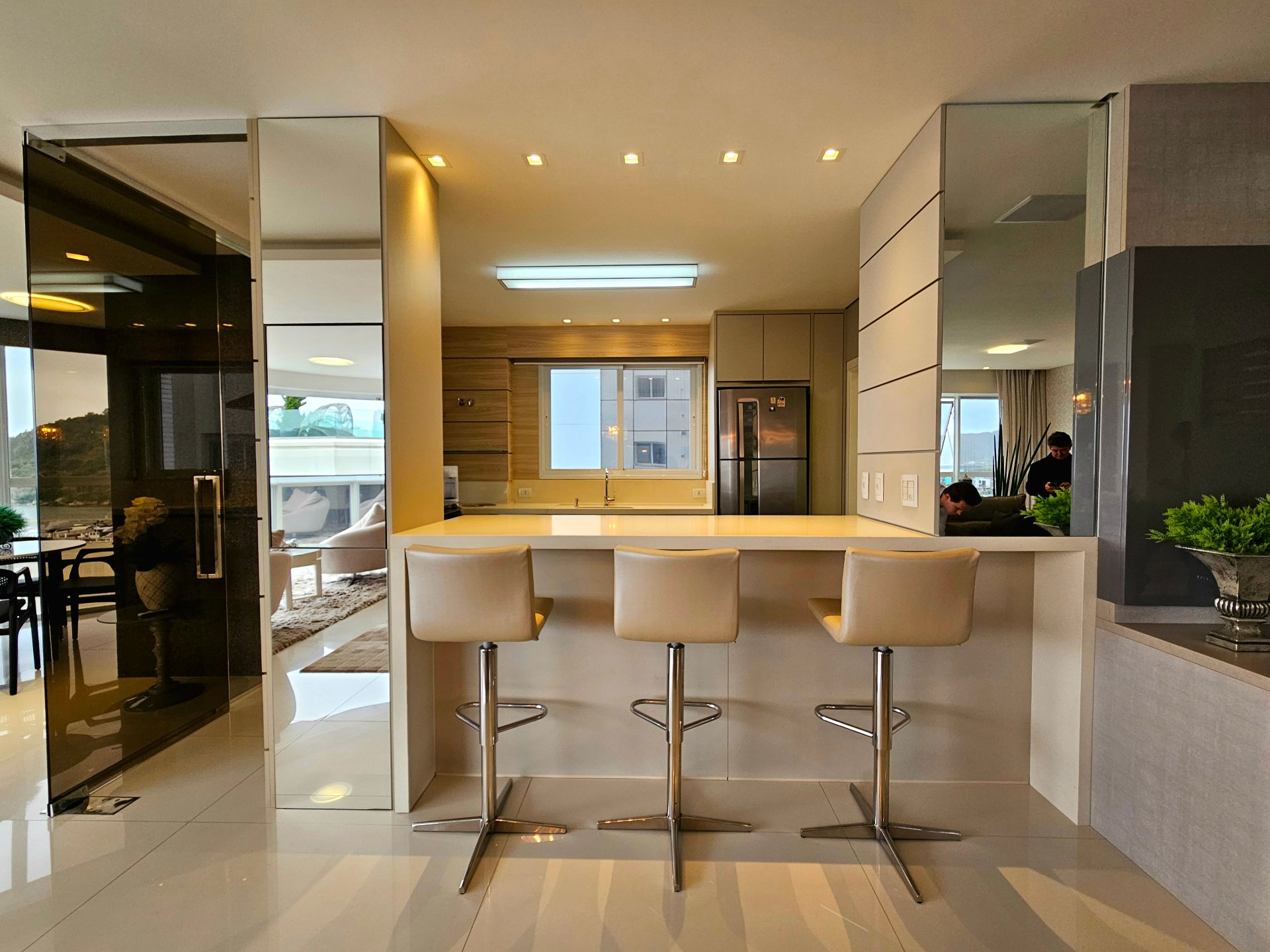 apartamento-frente-mar-ibiza-towers-4 suites-barra-sul-bc-oppo-imoveis