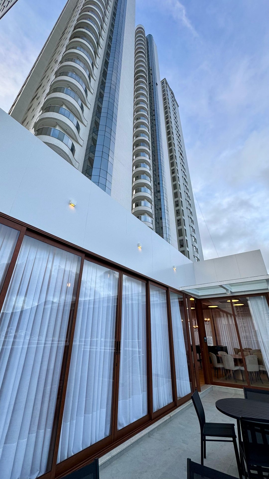 apartamento-frente-mar-ibiza-towers-4 suites-barra-sul-bc-oppo-imoveis