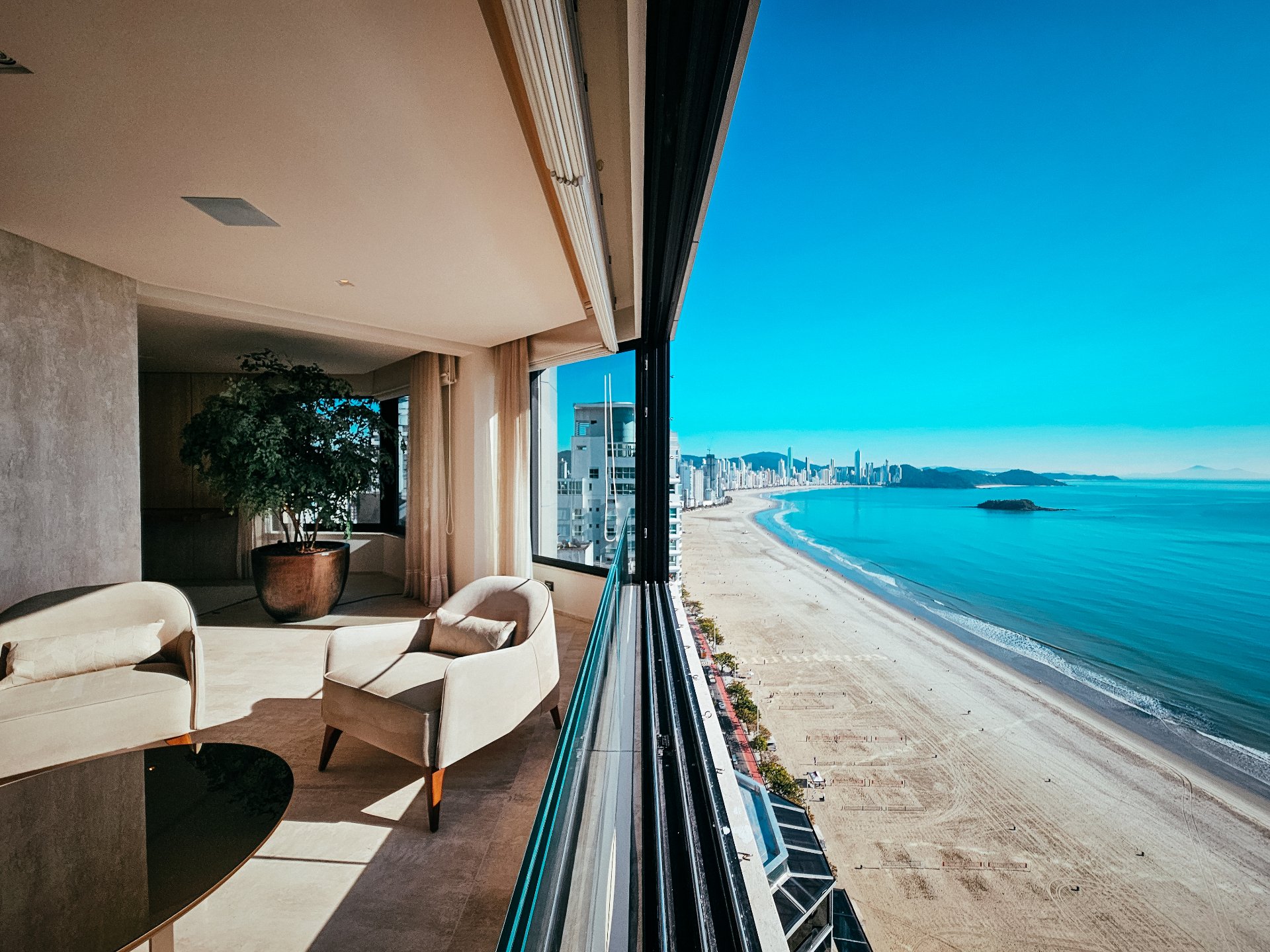 cobertura-salvador-dali-luxo-exclusividade-frente-mar-balneario-camboriu-oppo-imoveis-6-6823666d-9716-4d2a-a891-f6745491a240.jpg