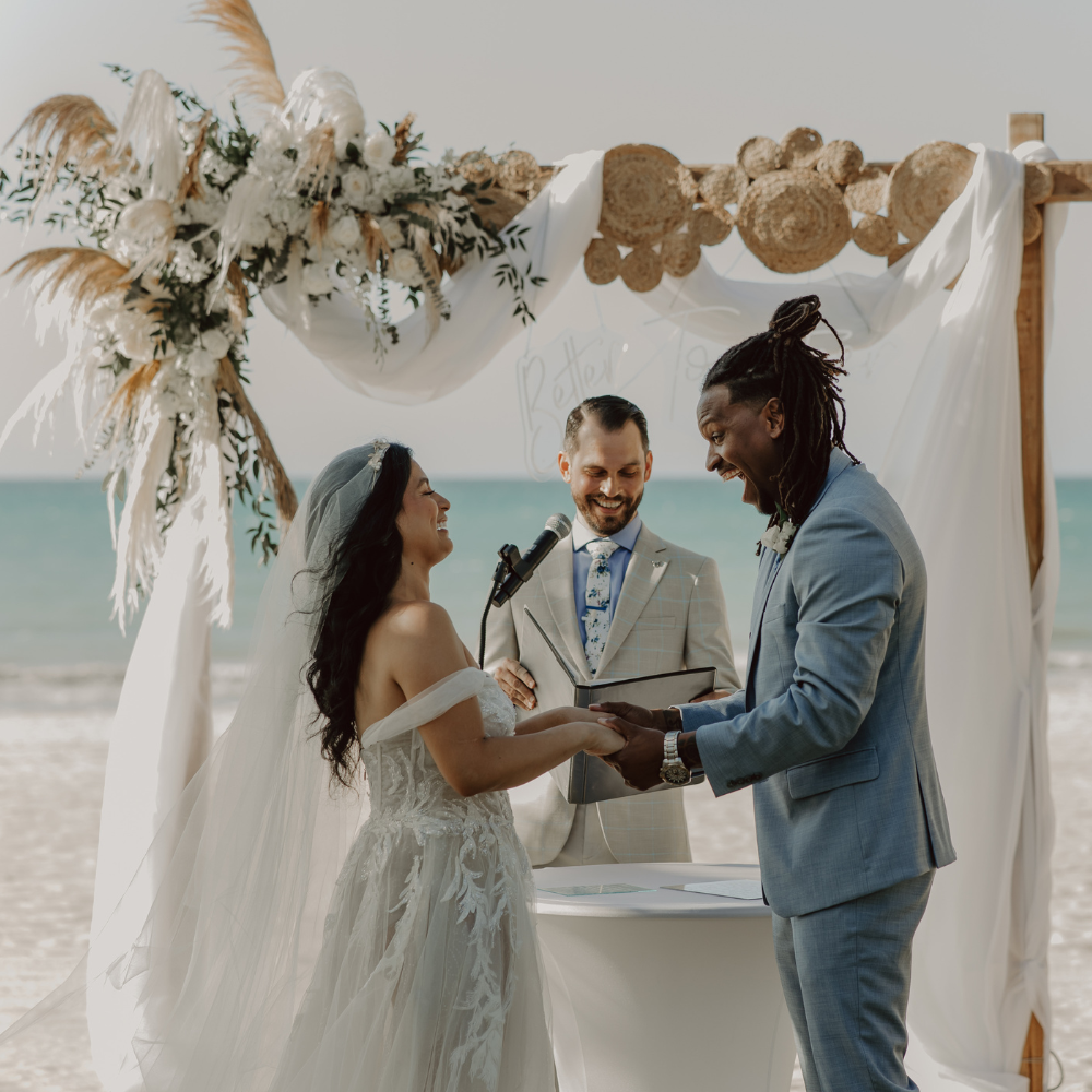 Saiba como realizar o casamento dos sonhos na praia